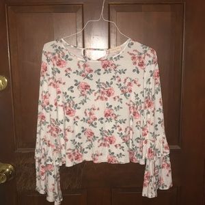 Cropped, flare sleeved floral shirt!